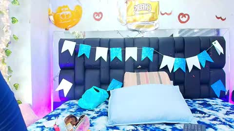 Aura  online show from September 2025 11:59:02 AM