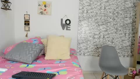 Canhela online show from November 2025 08:43:01 PM