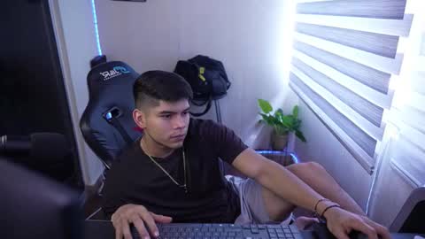 Snapshot of capizzi_ chatting on February 2026 06:48:01 PM David Capizzi online show from February 2026 06:48:01 PM