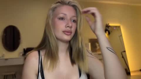 Stella online show from February 2026 07:45:02 PM