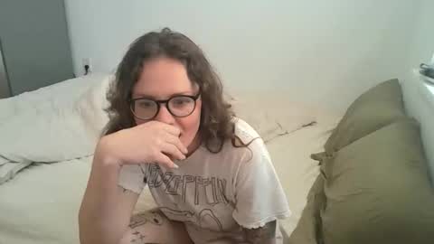 caraviolet online show from May 2026 06:03:01 PM