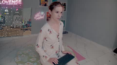 NONA    follow online show from September 2025 08:14:01 AM