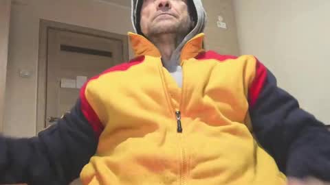 Snapshot of carin_the_body chatting on February 2025 04:15:01 AM Laz online show from February 2025 04:15:01 AM