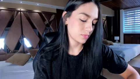 Snapshot of carina_rossi chatting on March 2025 12:53:02 PM Carina online show from March 2025 12:53:02 PM