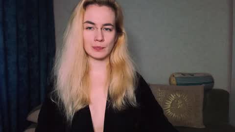 Snapshot of carinfox chatting on December 2024 08:11:02 AM Carin online show from December 2024 08:11:02 AM