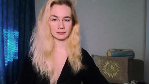 Snapshot of carinfox chatting on December 2024 09:35:01 AM Carin online show from December 2024 09:35:01 AM