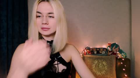 Snapshot of carinfox chatting on December 2024 05:16:02 AM Carin online show from December 2024 05:16:02 AM
