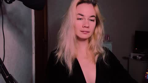 Snapshot of carinfox chatting on September 2025 04:03:01 AM Carin online show from September 2025 04:03:01 AM