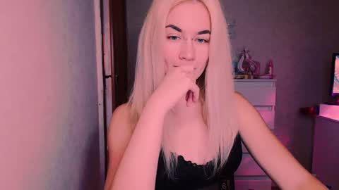 Carin online show from October 2025 07:25:02 PM