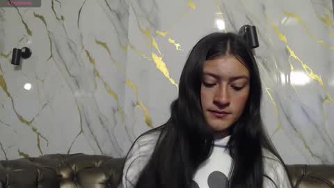 Snapshot of caritoluna_ chatting on November 2025 03:27:01 AM Carito online show from November 2025 03:27:01 AM