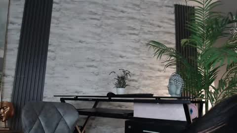 Snapshot of carla_parissii chatting on February 2025 04:56:02 PM Carla online show from February 2025 04:56:02 PM