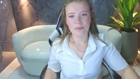 Carla  online show from October 2025 12:46:02 PM