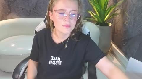 Carla  online show from October 2025 12:59:02 PM