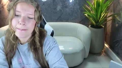 Carla  online show from October 2025 01:24:02 PM