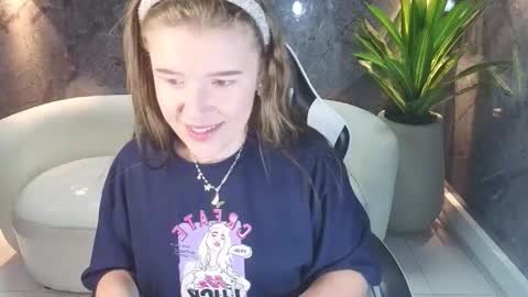 Carla  online show from November 2025 12:51:02 PM