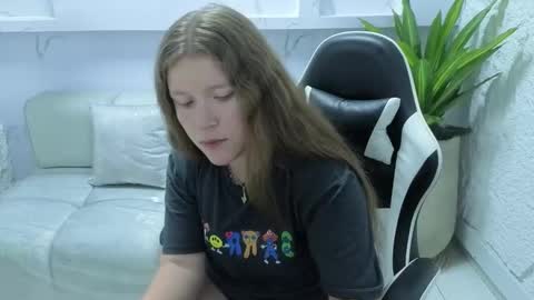 Carla  online show from November 2025 12:48:02 PM