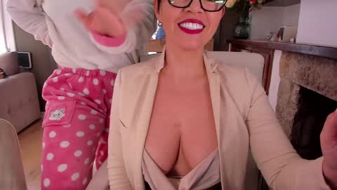 Carla Connor online show from January 2025 12:15:01 PM