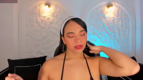 Carla online show from October 2025 12:19:02 PM