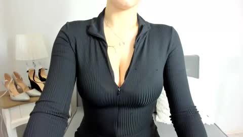 Snapshot of carlidesire chatting on October 2025 08:16:02 PM Carli online show from October 2025 08:16:02 PM