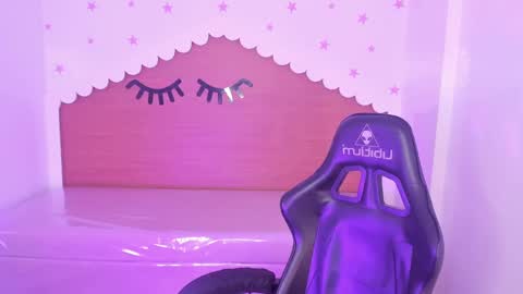 Snapshot of carlie_mayer chatting on September 2025 03:06:02 AM CARLYE online show from September 2025 03:06:02 AM