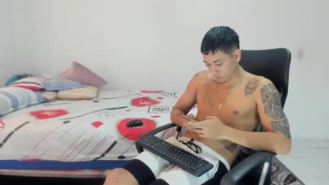 Snapshot of carlitosex09 chatting on October 2025 01:52:01 PM master online show from October 2025 01:52:01 PM