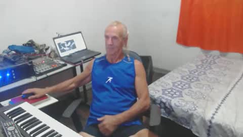carlos online show from May 2026 11:32:01 PM