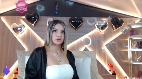 Snapshot of carlotta_ricci chatting on September 2025 10:15:02 PM Carla Carla I am sensual goddes and i was born for loveworshipping and enjoyment. online show from September 2025 10:15:02 PM