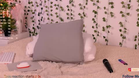 Snapshot of carlymilton chatting on January 2025 04:15:01 AM Carly online show from January 2025 04:15:01 AM