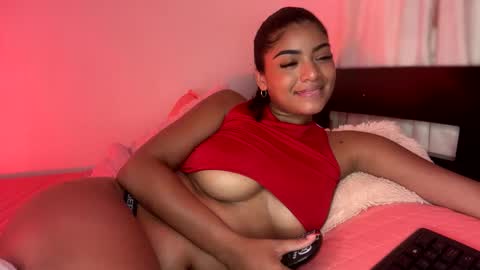 Snapshot of carlymonroee_ chatting on February 2025 04:44:02 AM Littlecarly online show from February 2025 04:44:02 AM