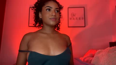 Snapshot of carlymonroee_ chatting on March 2025 01:15:01 AM Littlecarly online show from March 2025 01:15:01 AM