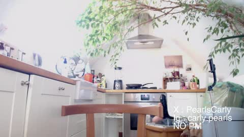 Snapshot of carlypearls chatting on April 2026 12:16:02 PM Carly Pearls online show from April 2026 12:16:02 PM