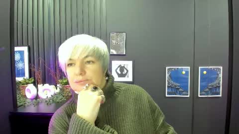 Carmen online show from December 2025 08:38:02 PM