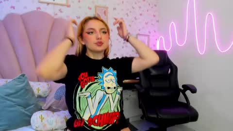 carmesi_ online show from April 2026 07:38:02 PM