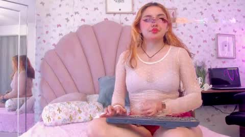 Snapshot of carmesi_ chatting on May 2026 06:45:01 PM carmesi_ online show from May 2026 06:45:01 PM