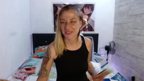 Snapshot of caro_milf_ chatting on February 2025 04:14:02 AM Caro milf online show from February 2025 04:14:02 AM