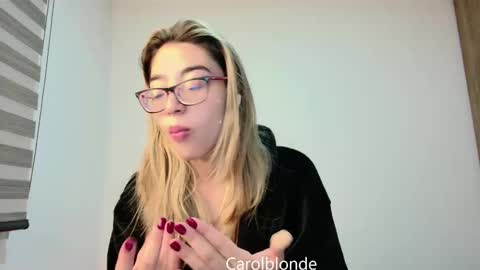 Snapshot of carolblonde chatting on February 2025 11:54:01 PM Char online show from February 2025 11:54:01 PM