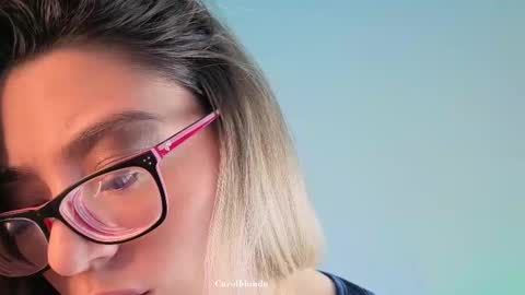 Snapshot of carolblonde chatting on March 2026 11:46:01 PM Char online show from March 2026 11:46:01 PM