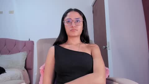 Snapshot of caroliine__ chatting on December 2024 02:42:02 AM Caroline online show from December 2024 02:42:02 AM