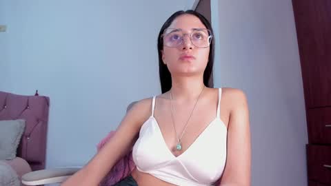 Snapshot of caroliine__ chatting on December 2024 10:06:01 PM Caroline online show from December 2024 10:06:01 PM