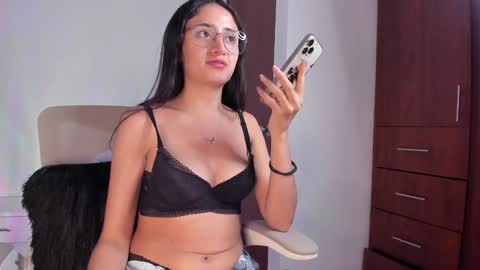 Snapshot of caroliine__ chatting on December 2024 05:23:02 PM Caroline online show from December 2024 05:23:02 PM