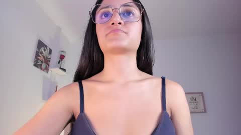 Snapshot of caroliine__ chatting on February 2025 09:46:01 PM Caroline online show from February 2025 09:46:01 PM