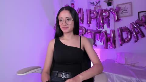 Snapshot of caroliine__ chatting on March 2025 06:19:02 PM Caroline online show from March 2025 06:19:02 PM