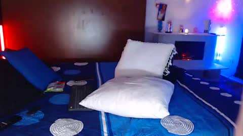 Carolin Moore online show from June 2026 02:24:02 AM