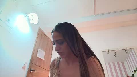 Snapshot of carolina_hernandez22 chatting on February 2025 03:52:02 PM Carolina online show from February 2025 03:52:02 PM