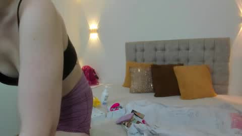 Snapshot of carolina_hernandez22 chatting on September 2025 12:19:01 PM Carolina online show from September 2025 12:19:01 PM