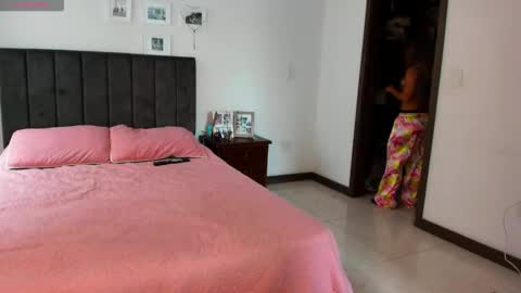 carolina_zaens online show from February 2026 03:55:01 PM