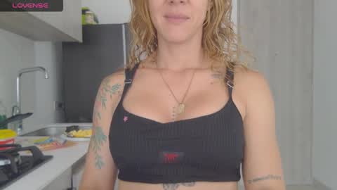 carolina_zaens online show from April 2026 06:14:02 PM