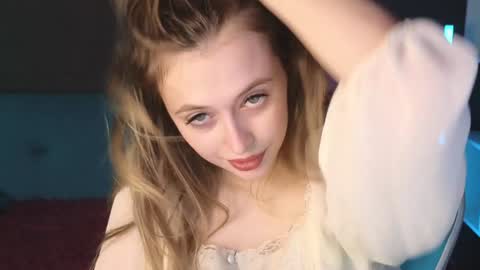 Snapshot of carolinaares chatting on January 2025 10:43:01 AM Carolina online show from January 2025 10:43:01 AM