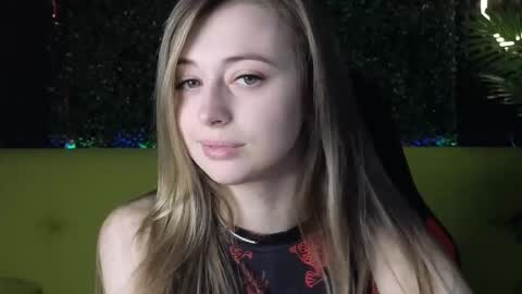 Snapshot of carolinaares chatting on February 2025 09:53:02 AM Carolina online show from February 2025 09:53:02 AM