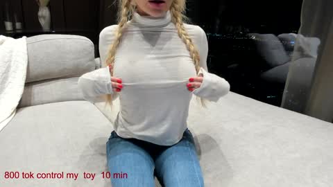 Snapshot of carolinaherera chatting on January 2025 02:52:01 PM Lina.I will online 1 December online show from January 2025 02:52:01 PM